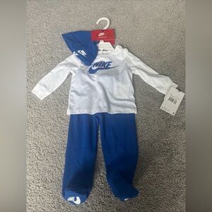 Nike 3 Piece Set-White w/Blue Logo-Size 9M